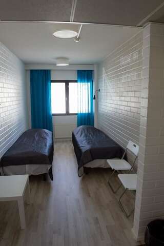 Хостелы Outdoor Hostel Laajis Йювяскюля Двухместный номер с 2 отдельными кроватями и общей ванной комнатой-1